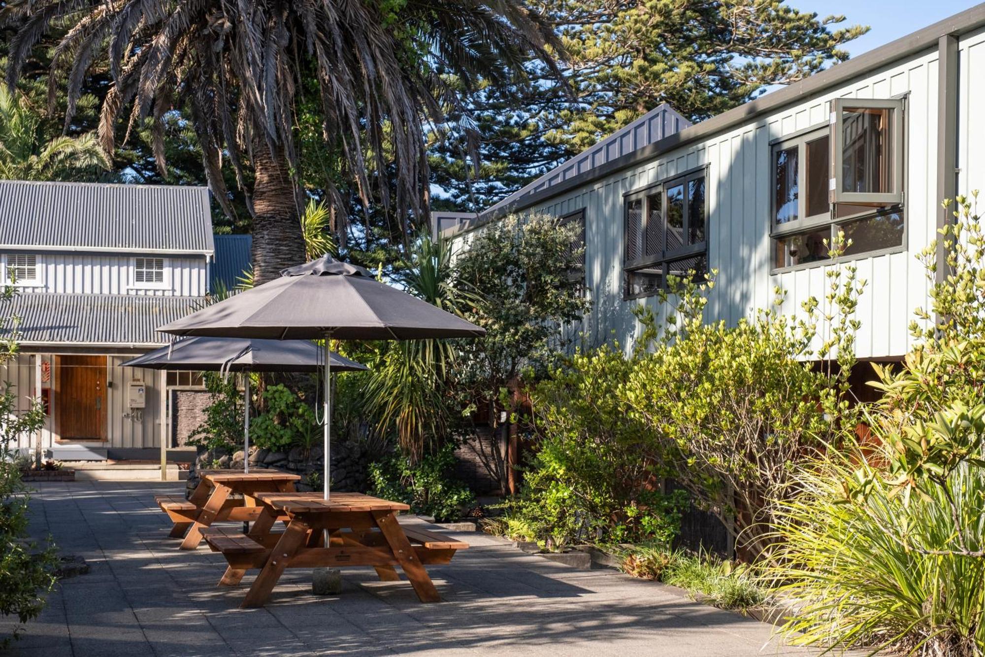 Bow Street Apartments & Cottage Raglan Dış mekan fotoğraf