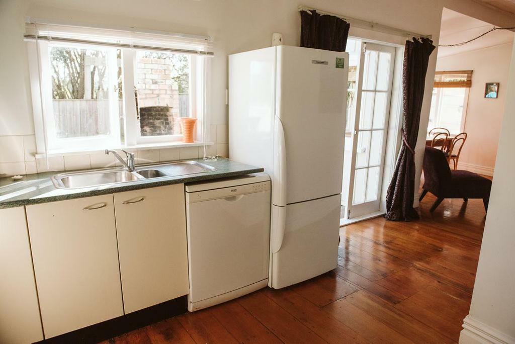 Bow Street Apartments & Cottage Raglan Dış mekan fotoğraf
